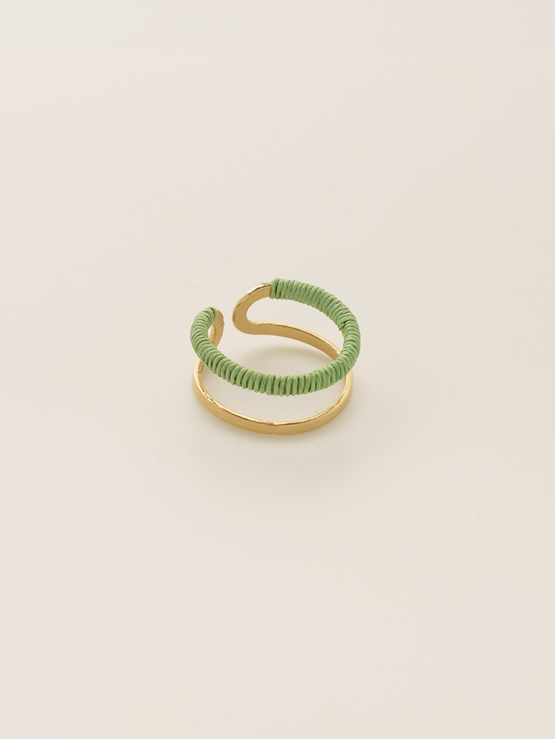 anillo-allur-dichardi-verde-oro-acostado