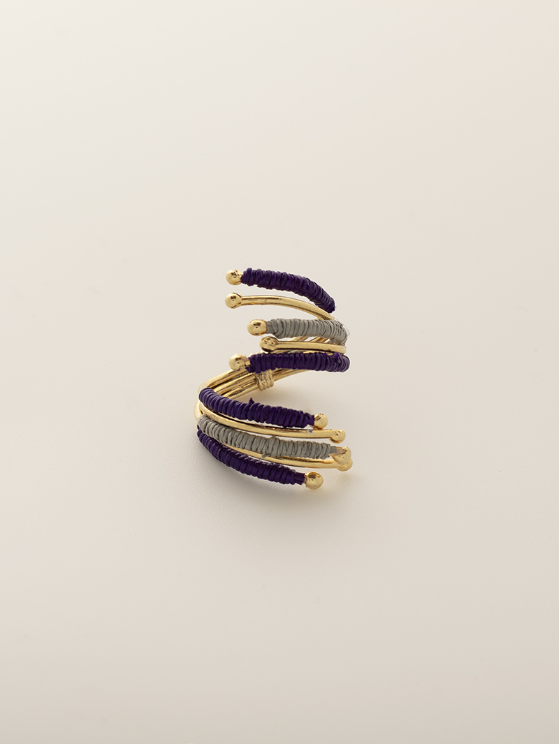 anillo araña dichardi, bronce bañado en oro de 24 quilates y tejido en palma werenge