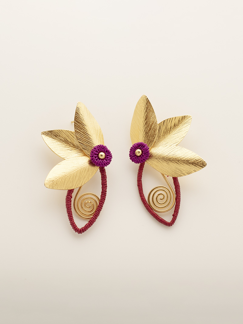 arete-flores-largas-dichardi-oro-artesanal-colombia